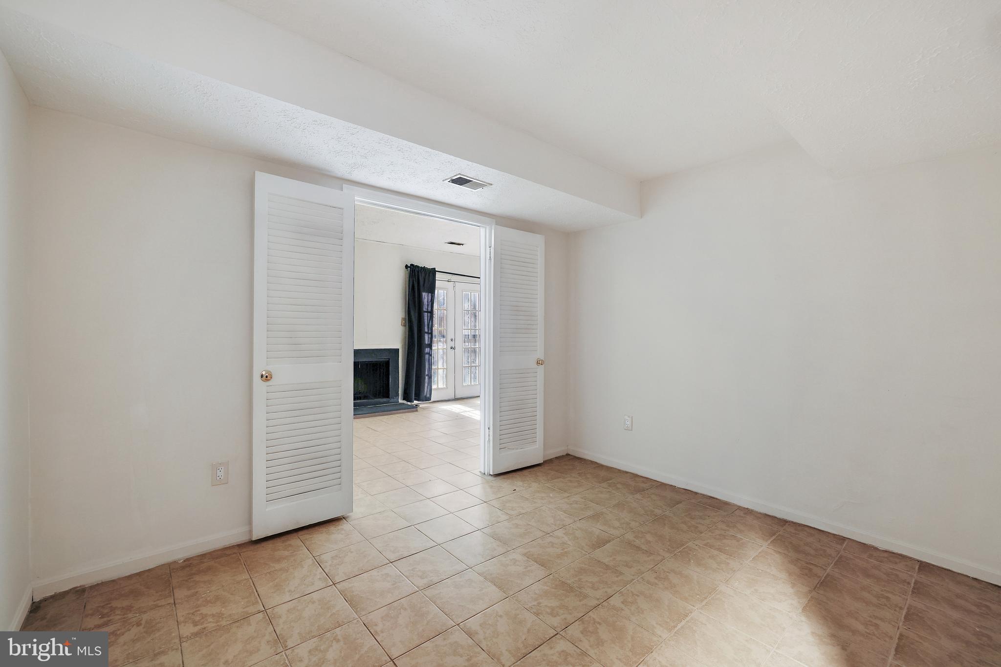 COLONY SQUARE - Residential