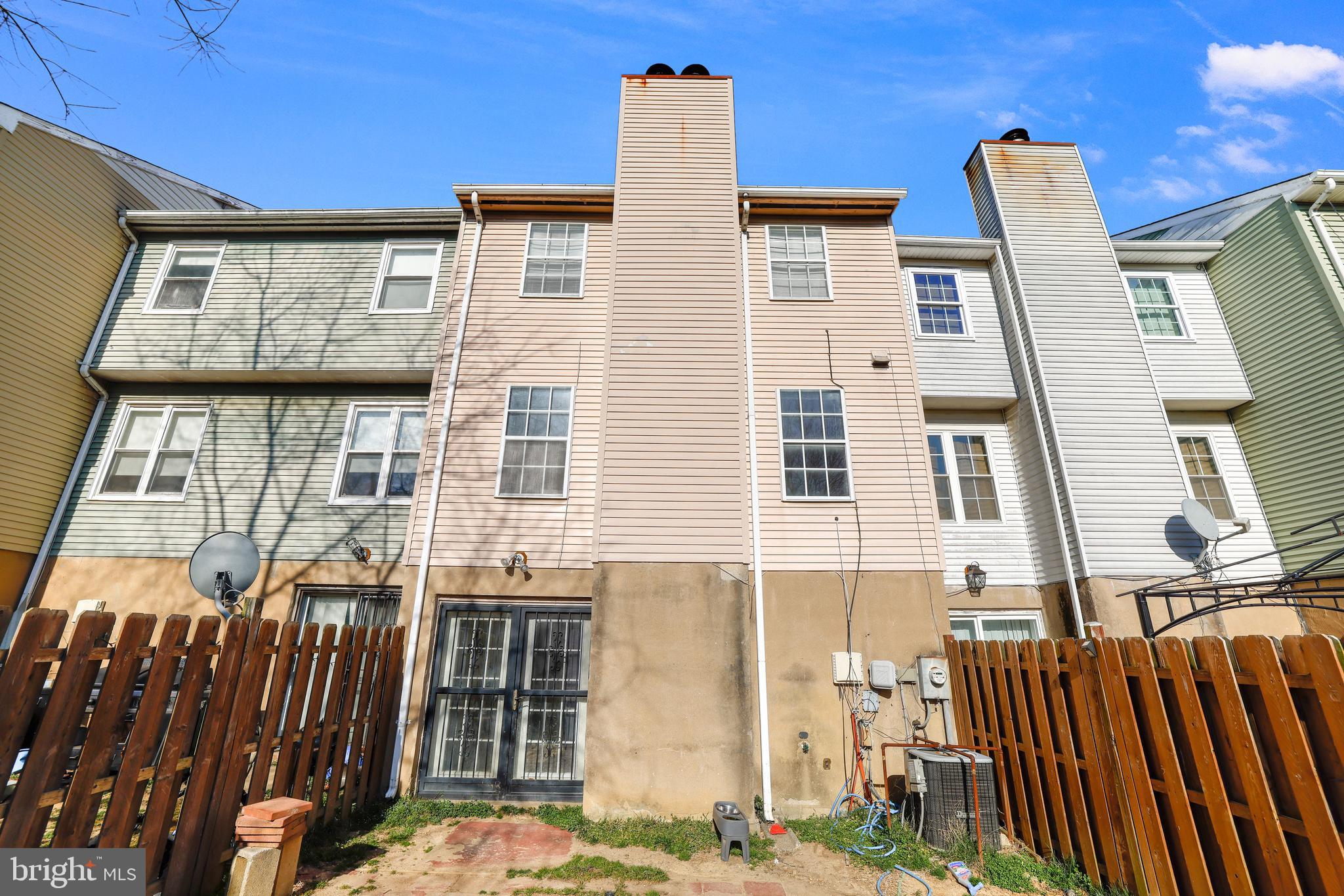 COLONY SQUARE - Residential