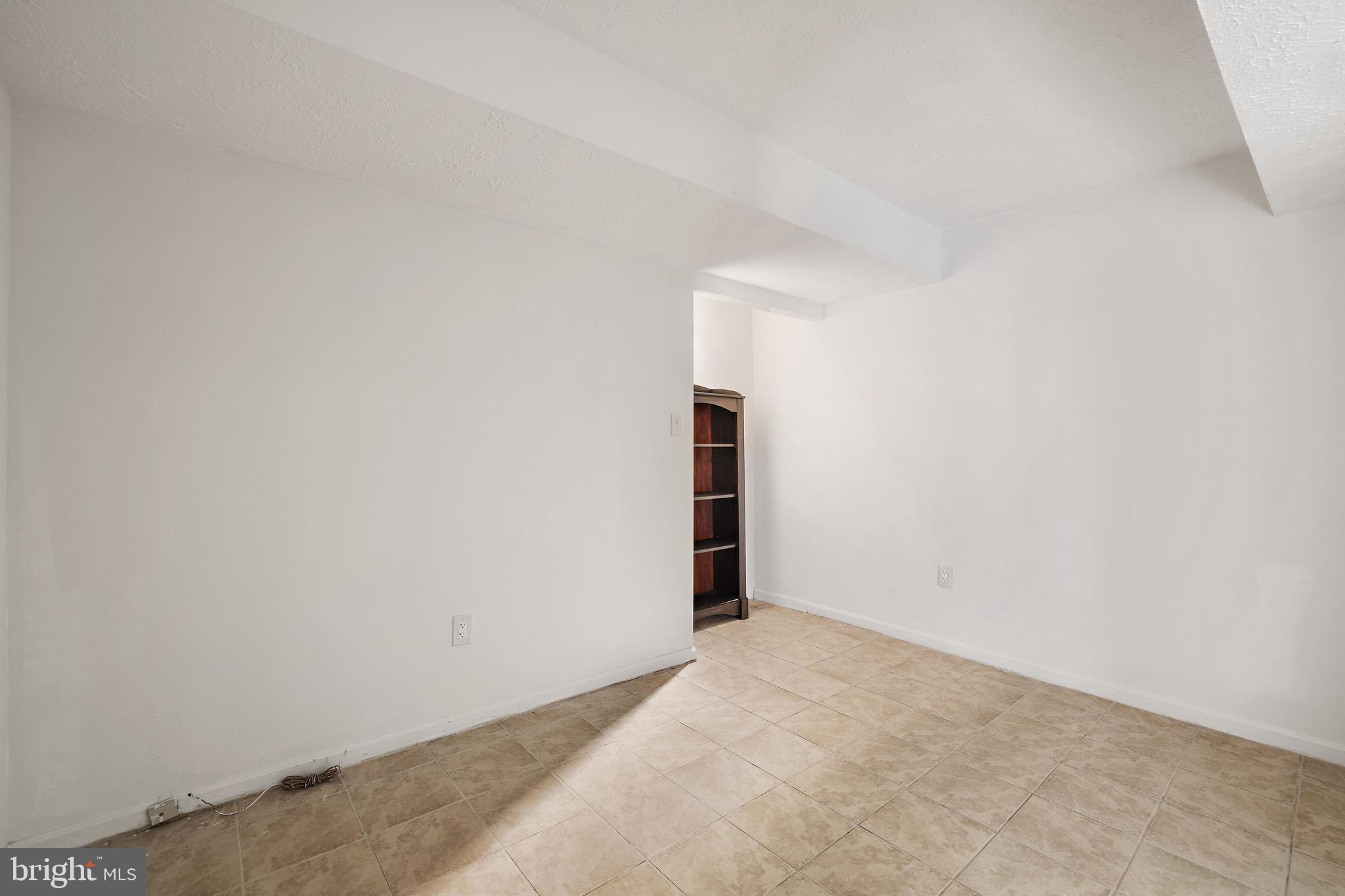 COLONY SQUARE - Residential