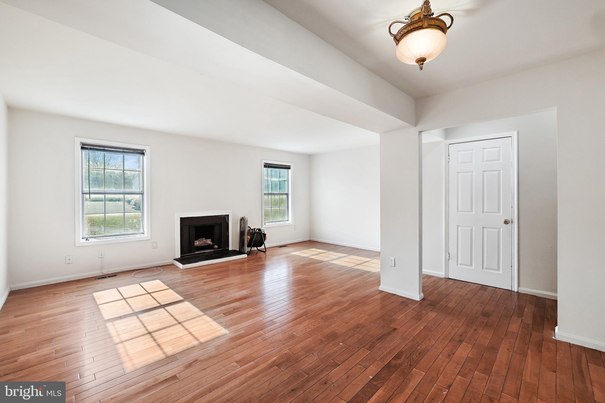 COLONY SQUARE - Residential