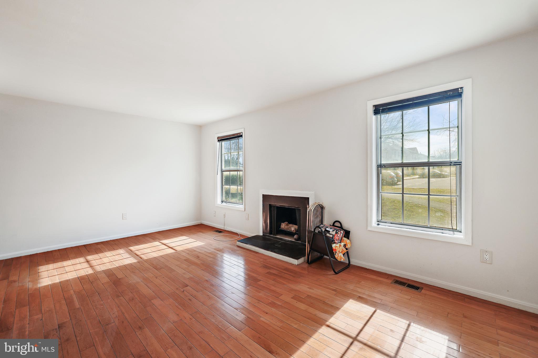 COLONY SQUARE - Residential