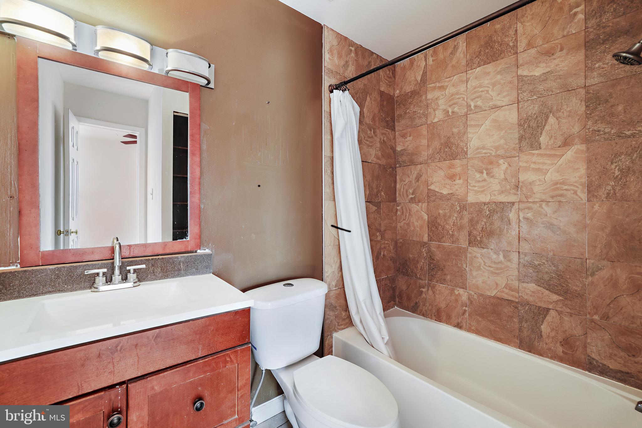 COLONY SQUARE - Residential