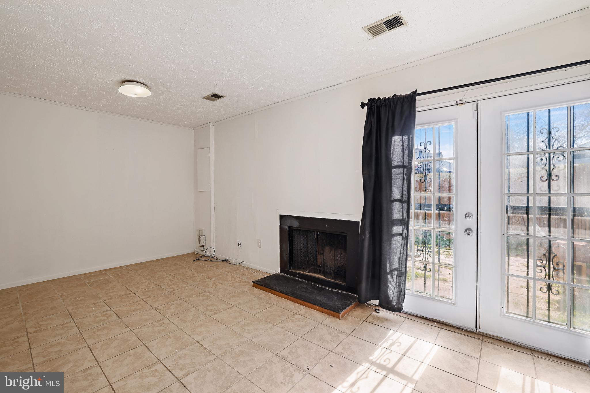 COLONY SQUARE - Residential