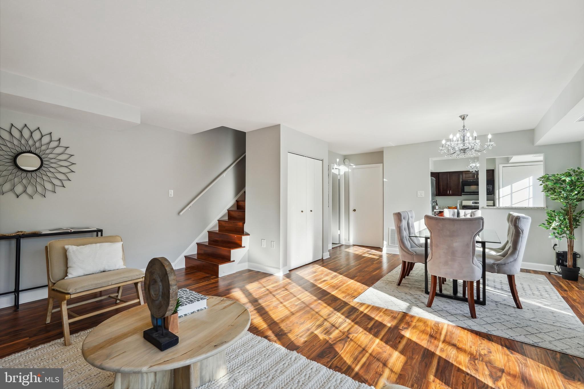 MC LEAN CHASE - Residential