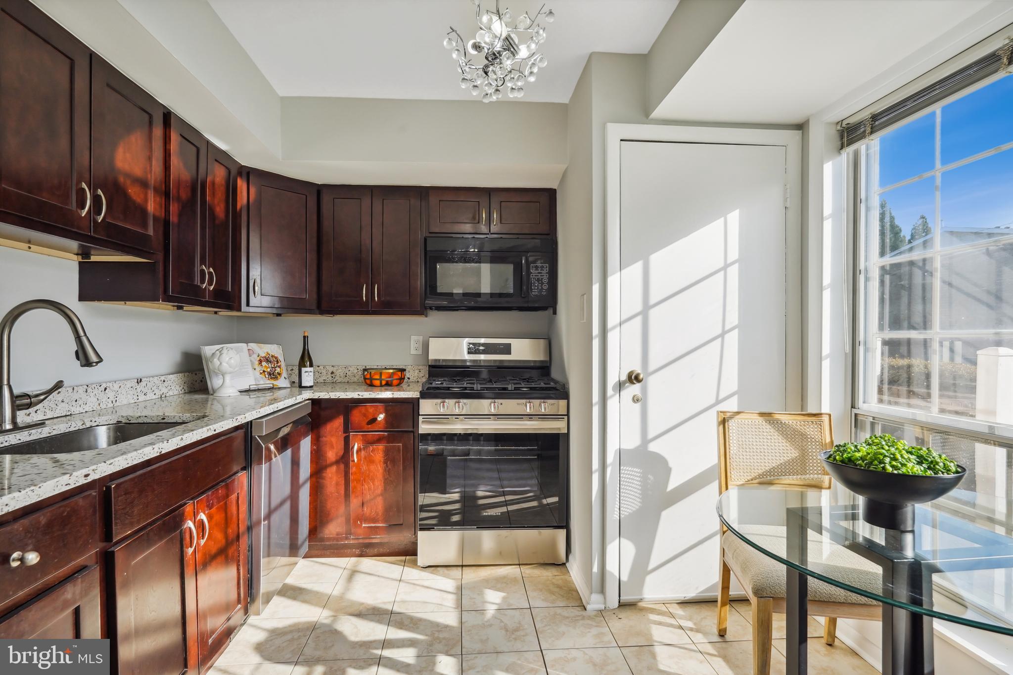 MC LEAN CHASE - Residential