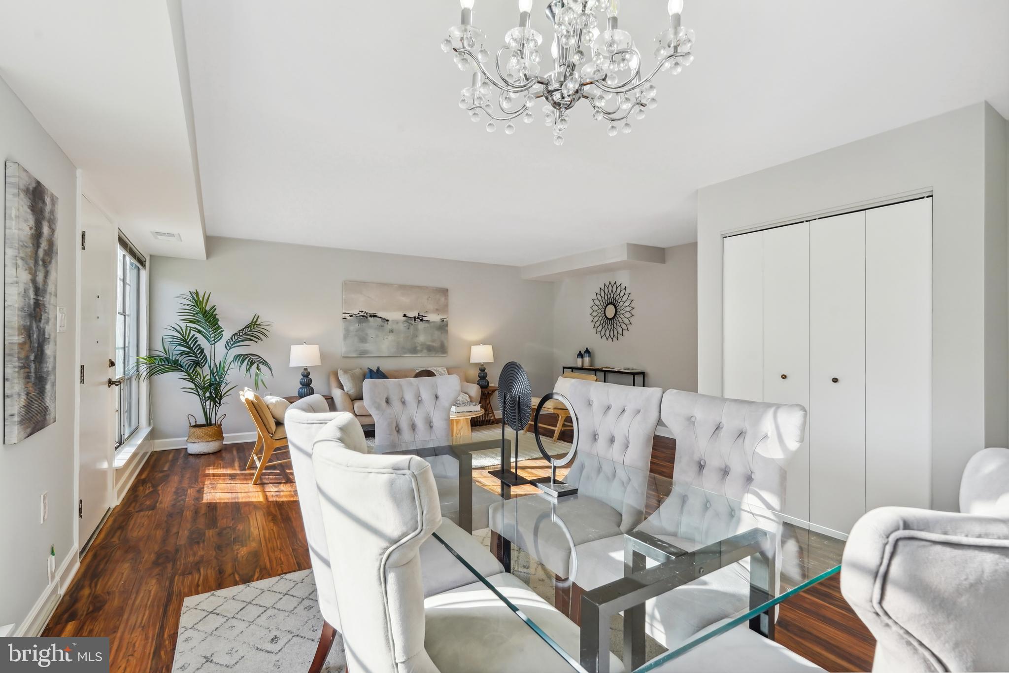 MC LEAN CHASE - Residential