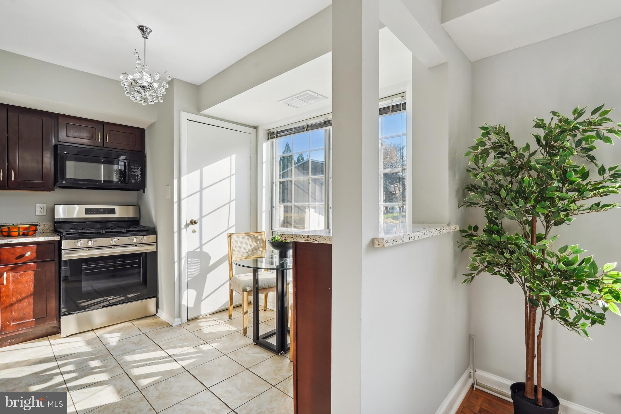 MC LEAN CHASE - Residential