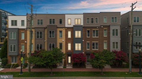 Condo For Sale - 1910 Chapman Avenue #4<br/> ROCKVILLE, MD 20852