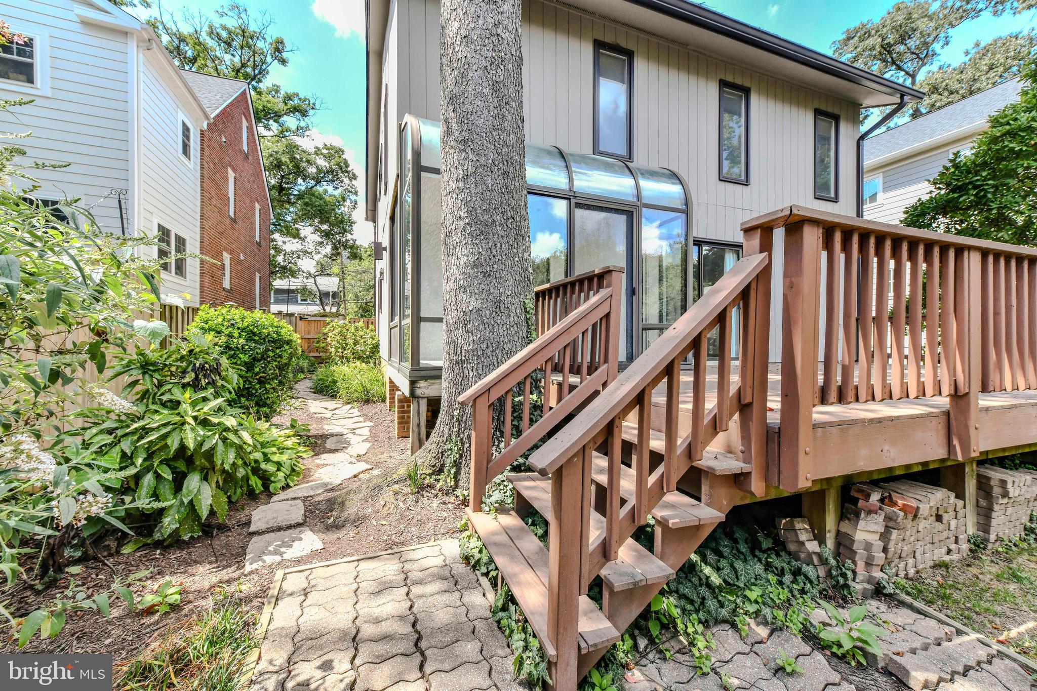 LYON PARK - Residential Lease