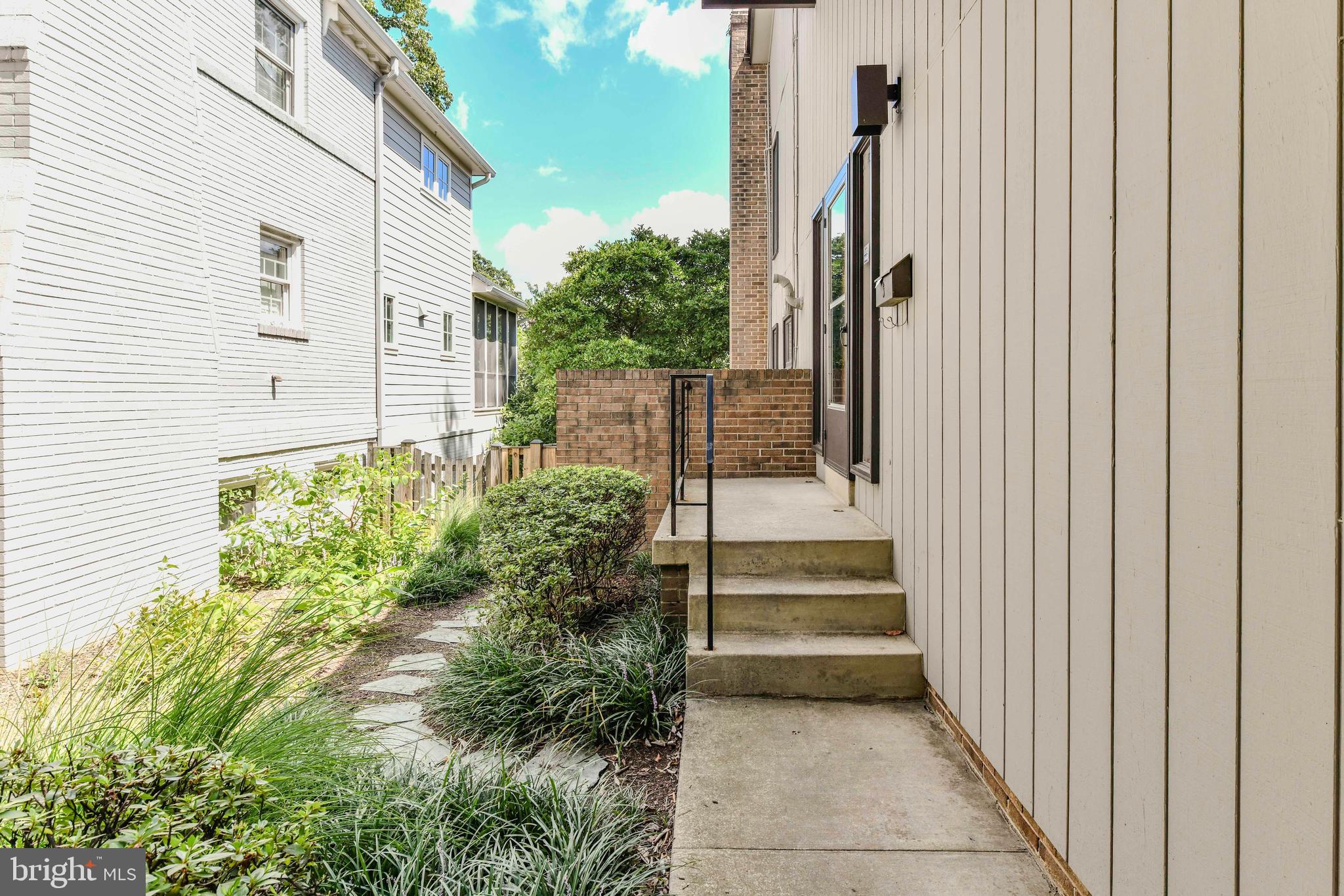 LYON PARK - Residential Lease