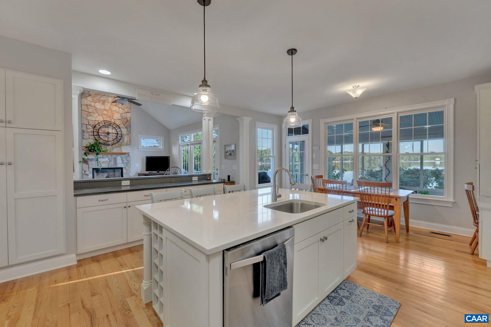 LAKE MONTICELLO - Residential