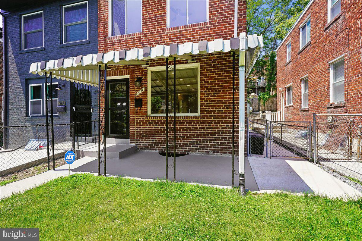 1621 FORT DUPONT STREET SE
