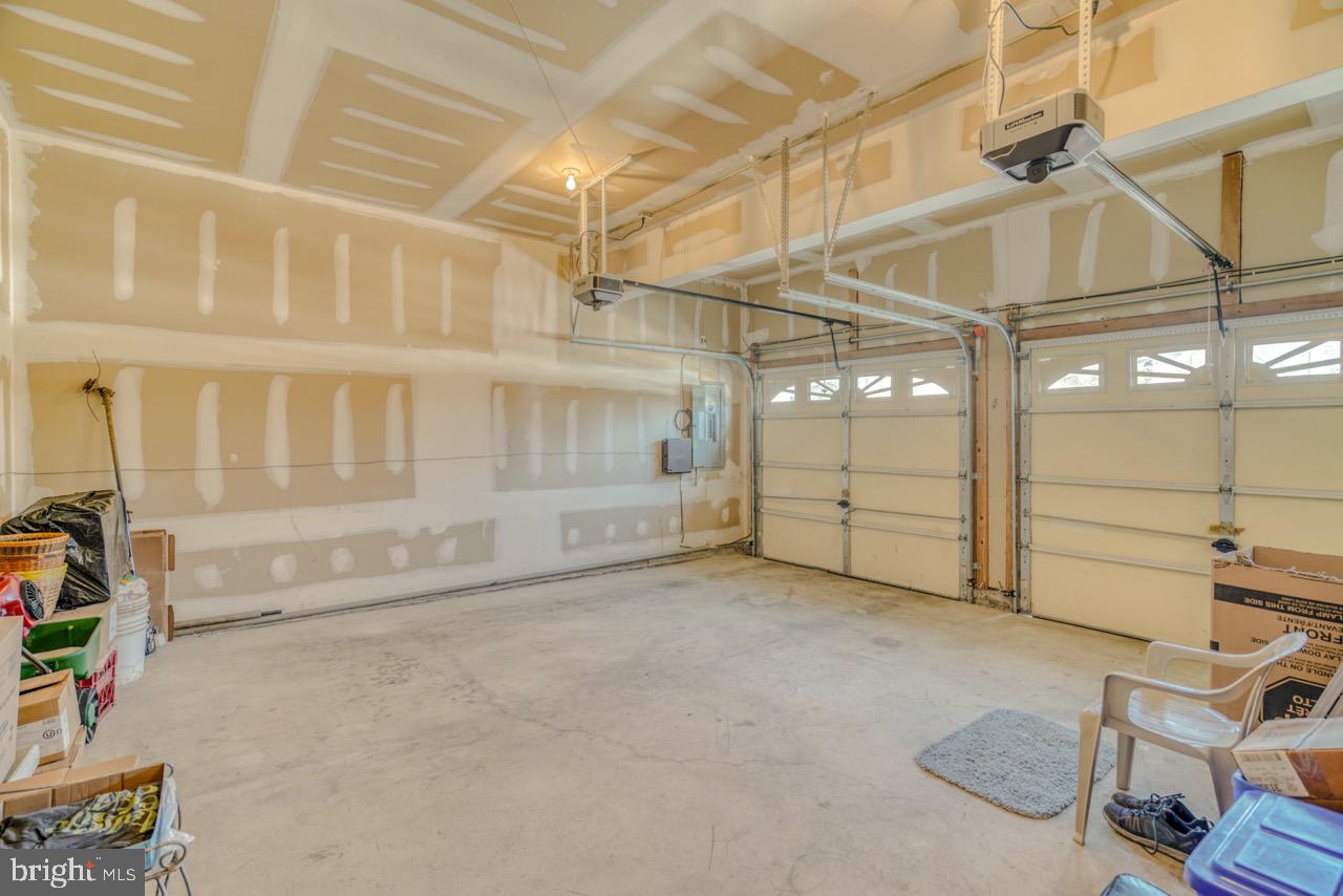 ISLAND GREEN ESTATES - Residential