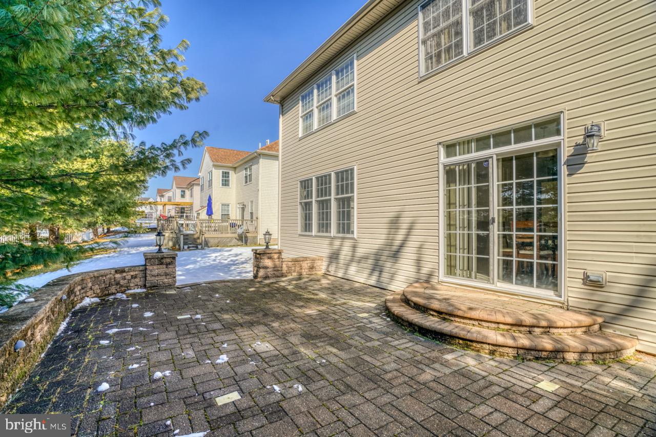 ISLAND GREEN ESTATES - Residential