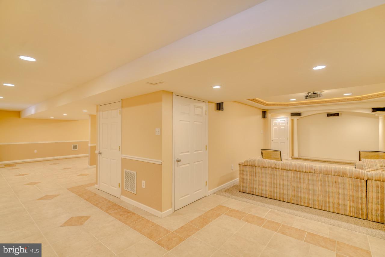 ISLAND GREEN ESTATES - Residential