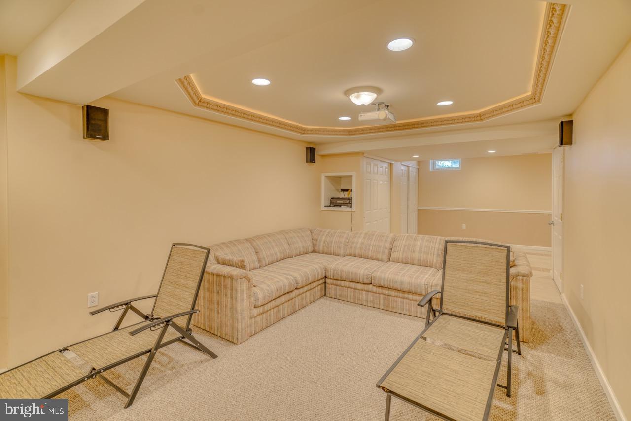 ISLAND GREEN ESTATES - Residential