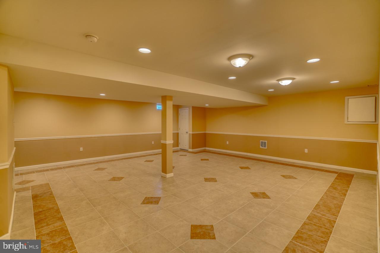 ISLAND GREEN ESTATES - Residential