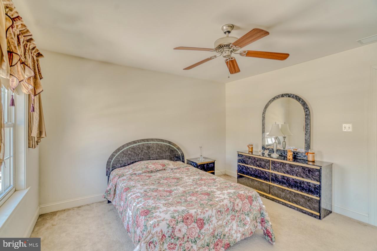 ISLAND GREEN ESTATES - Residential