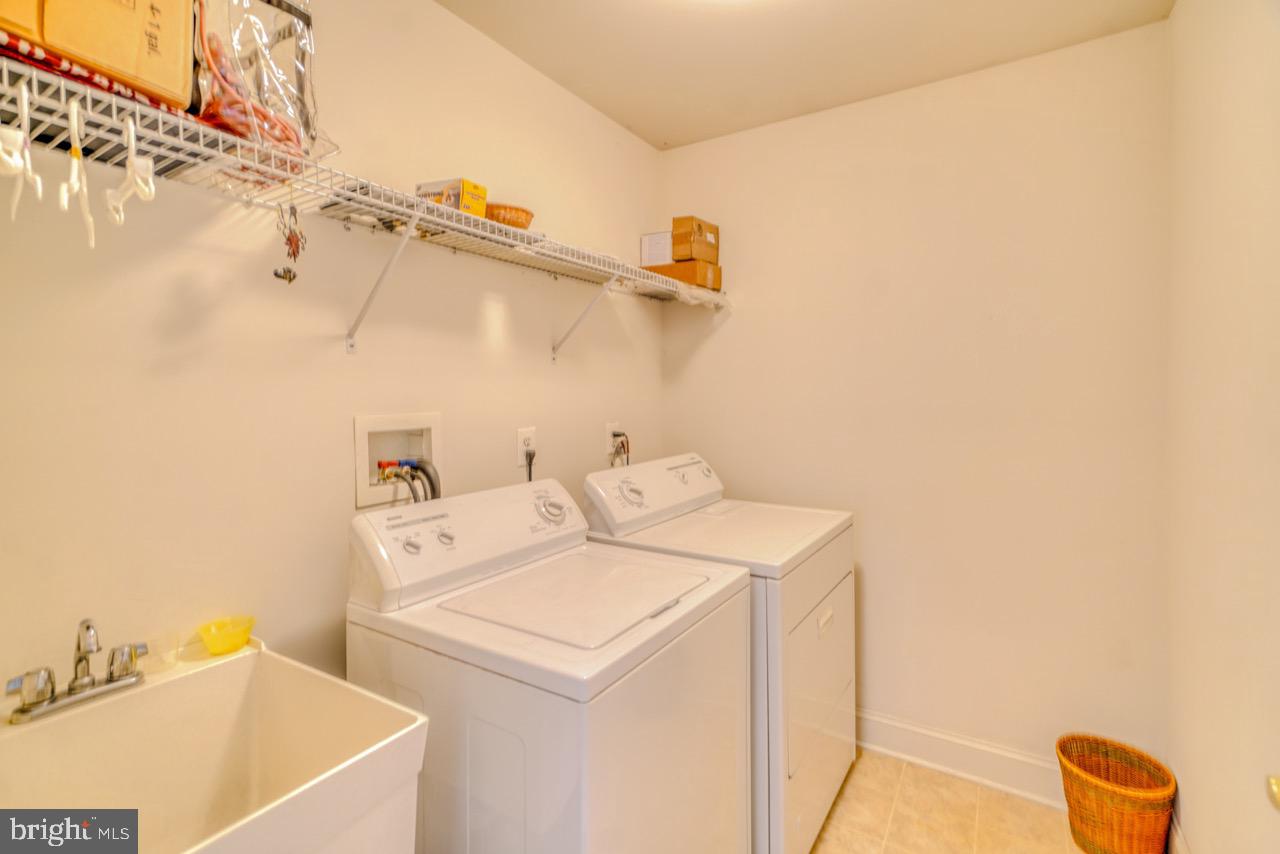 ISLAND GREEN ESTATES - Residential