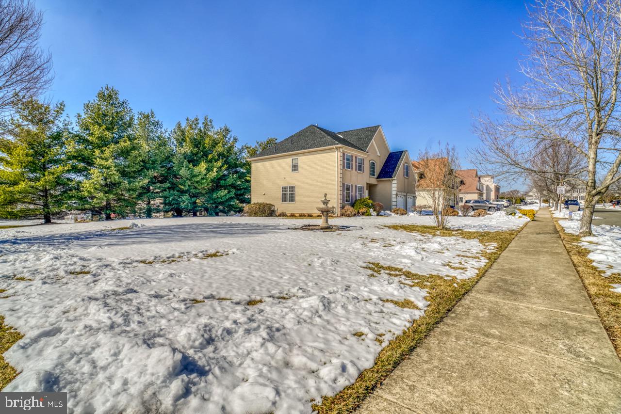 ISLAND GREEN ESTATES - Residential