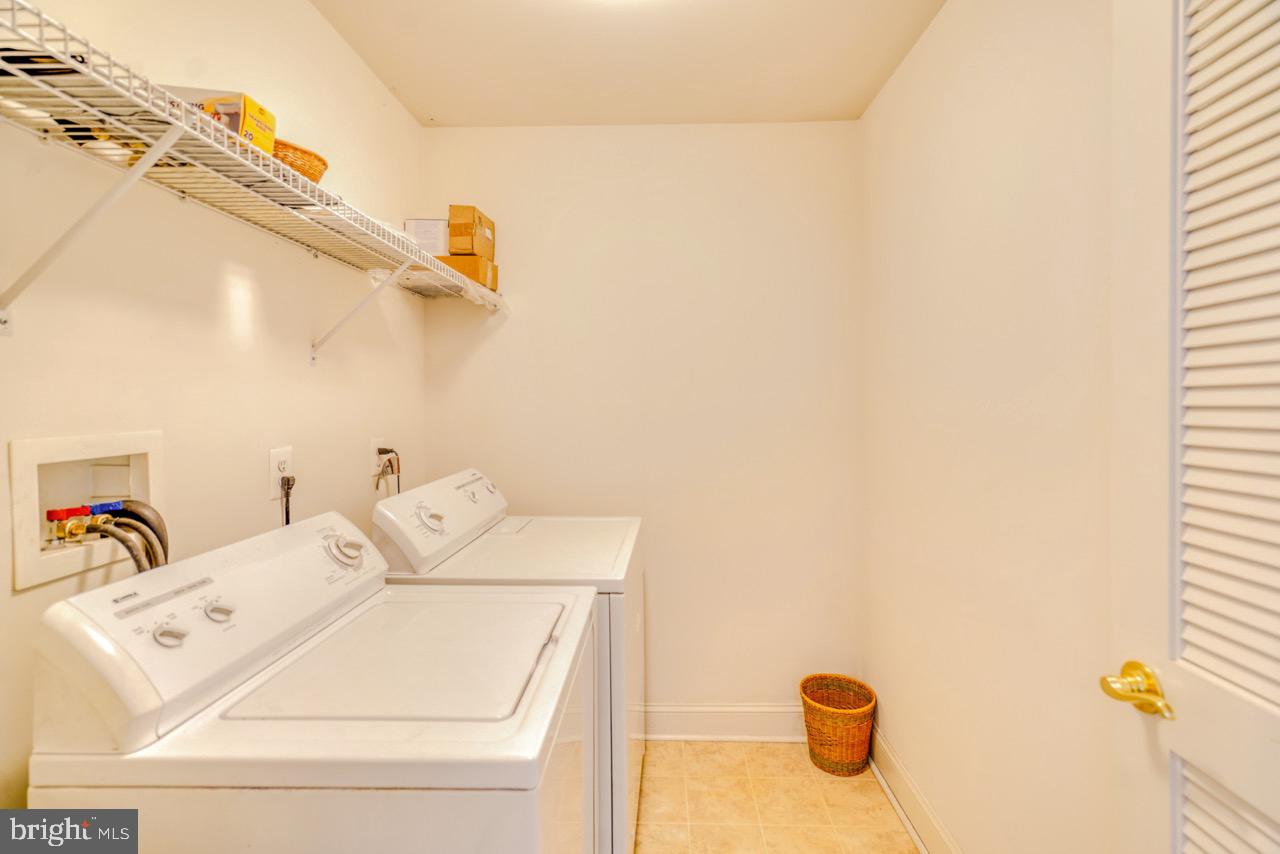 ISLAND GREEN ESTATES - Residential