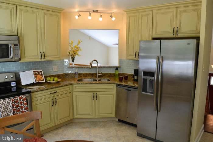 LANDSDOWNE - Residential