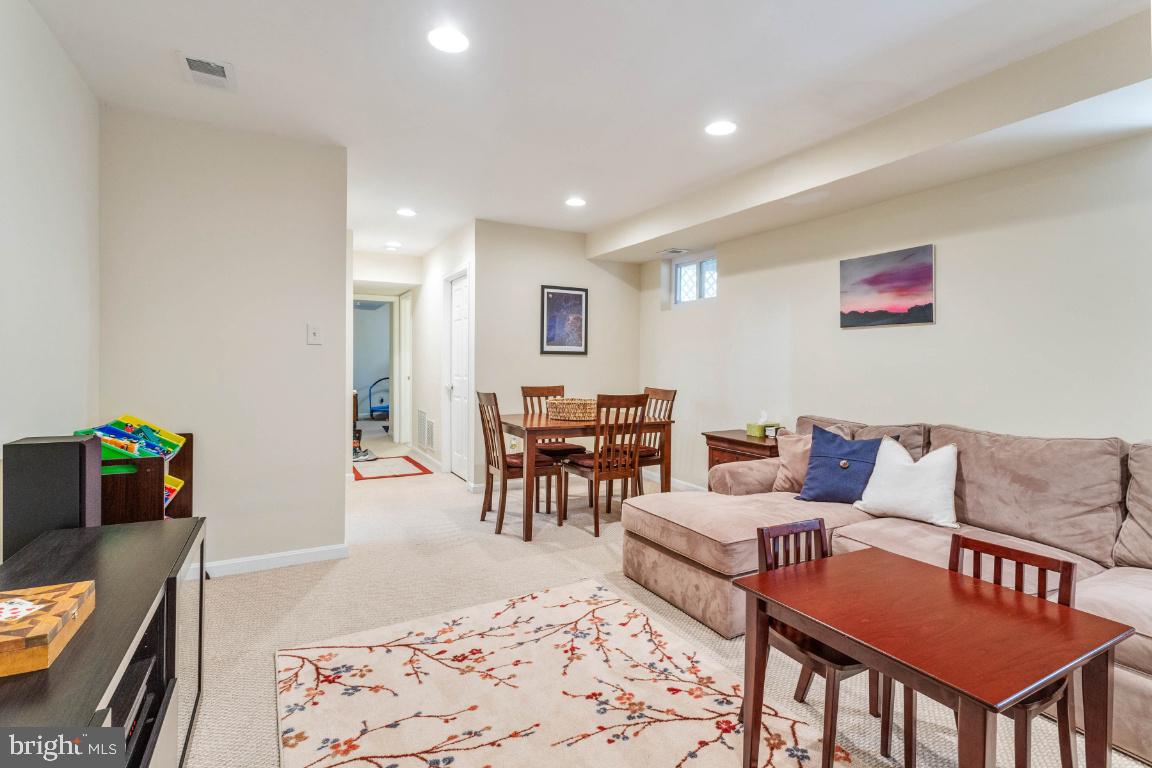 LANDSDOWNE - Residential