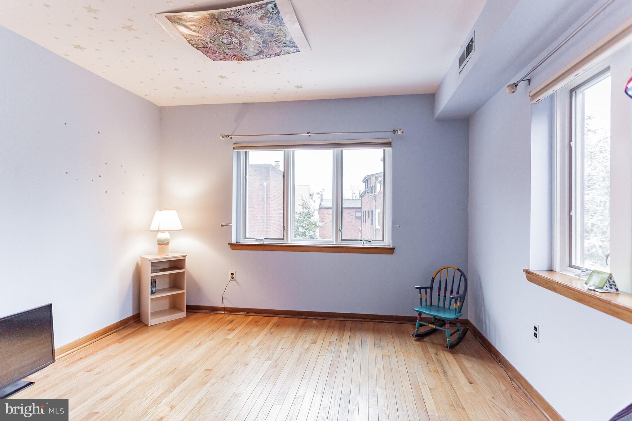 QUEEN VILLAGE - Residential Lease