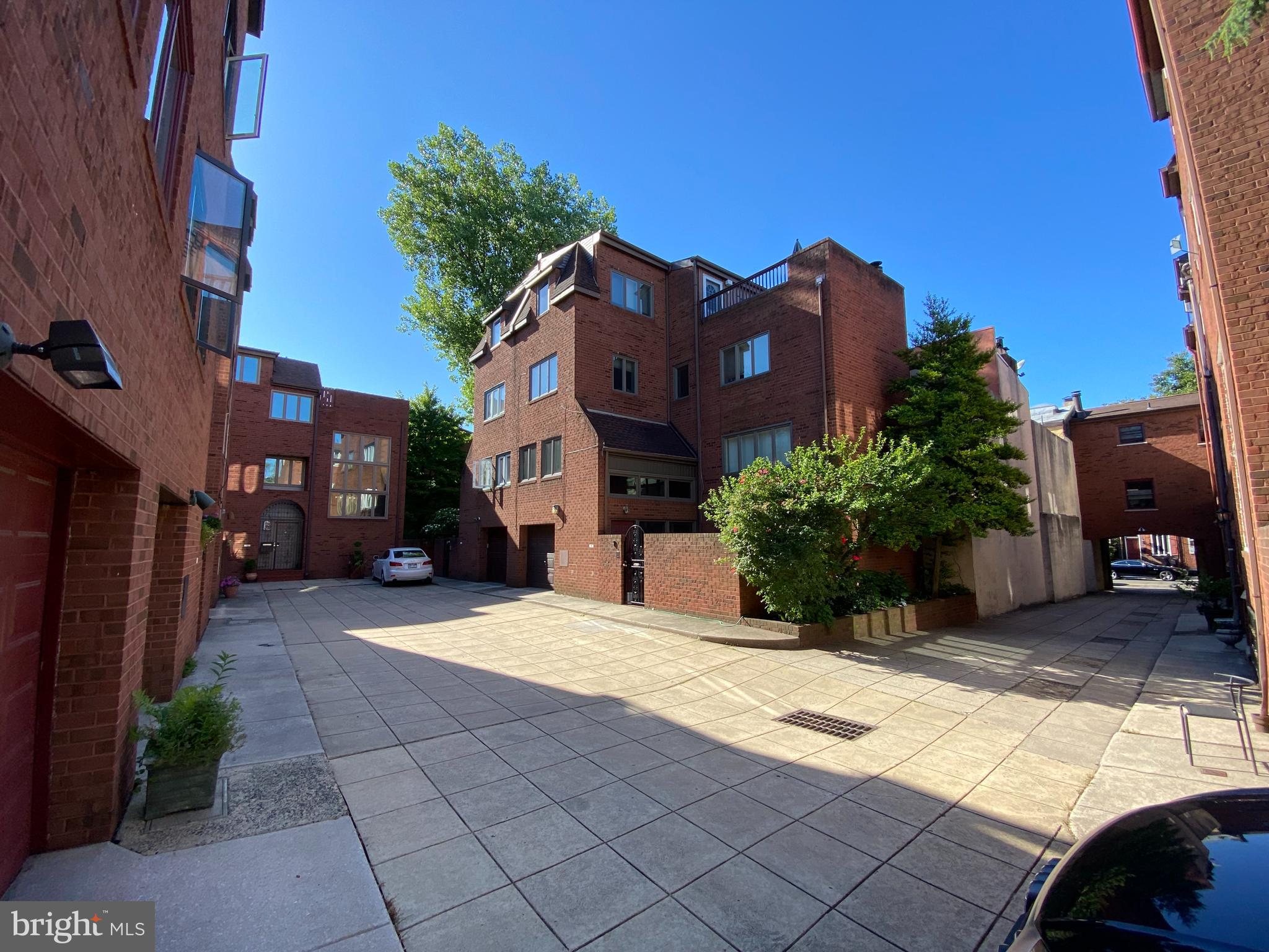 QUEEN VILLAGE - Residential Lease