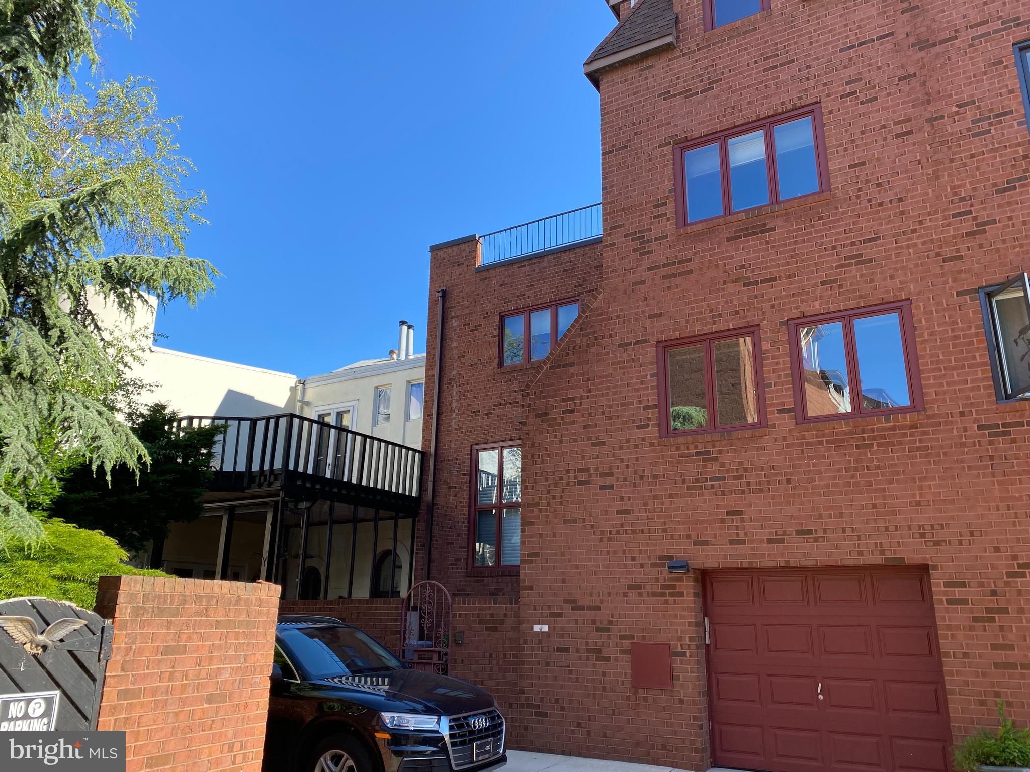 QUEEN VILLAGE - Residential Lease