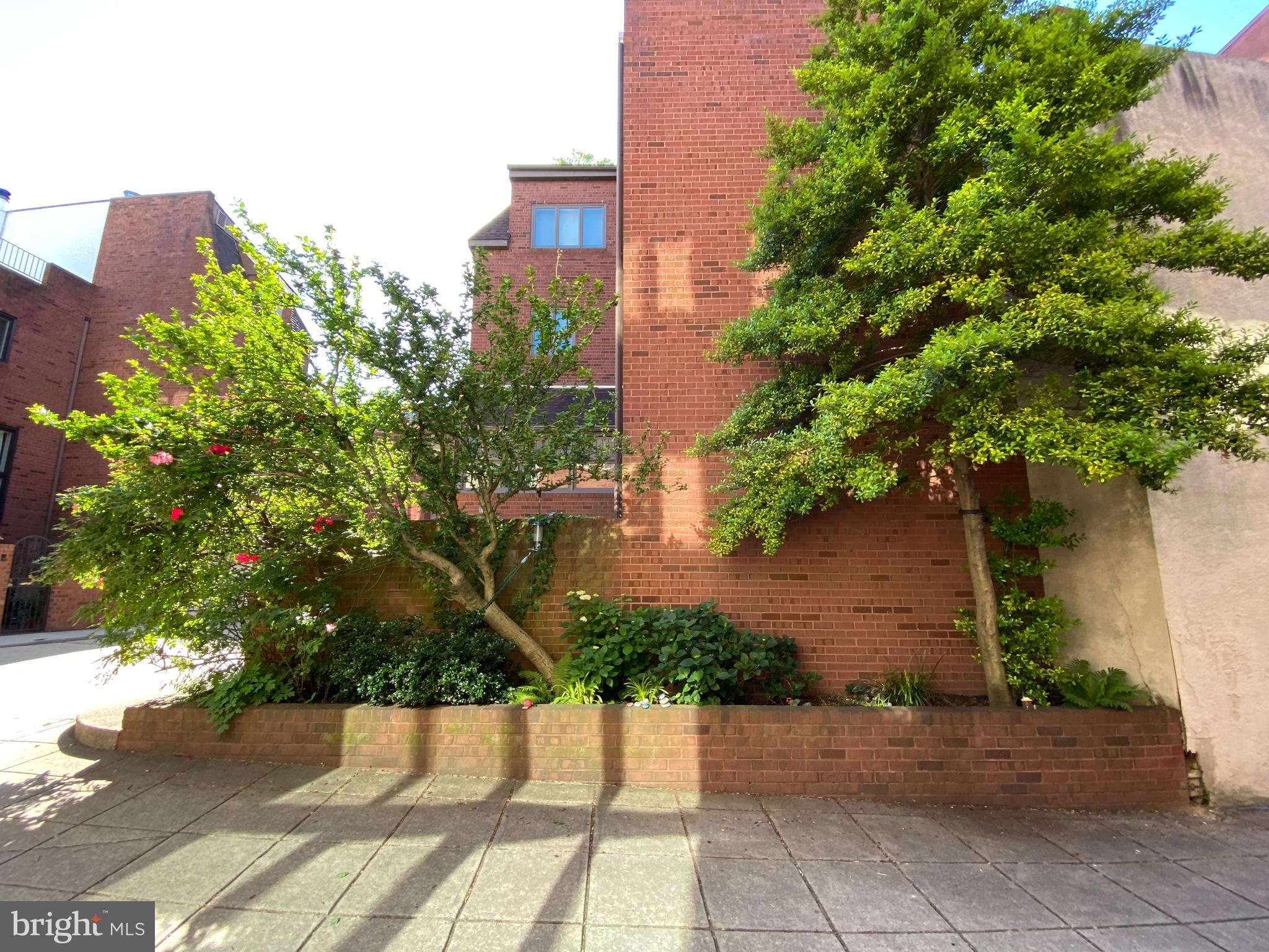 QUEEN VILLAGE - Residential Lease