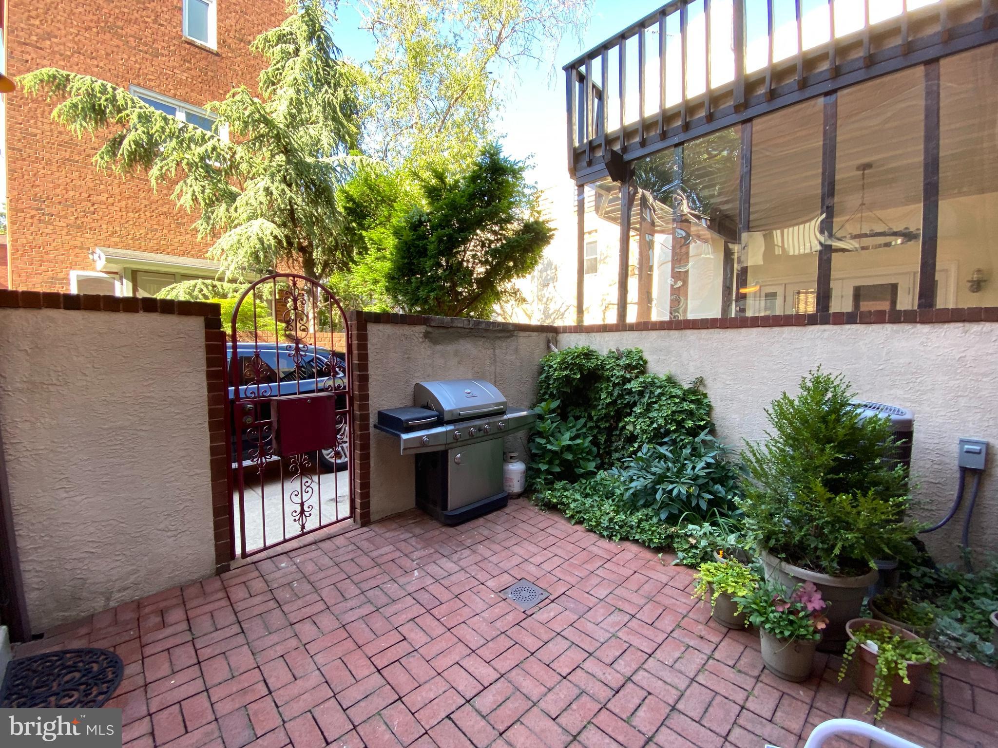 QUEEN VILLAGE - Residential Lease