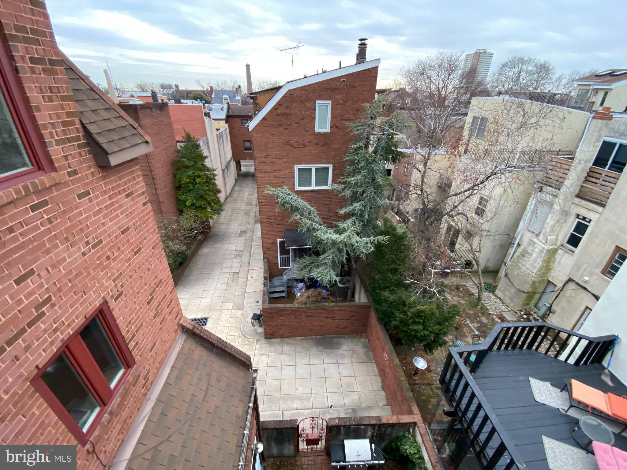 QUEEN VILLAGE - Residential Lease