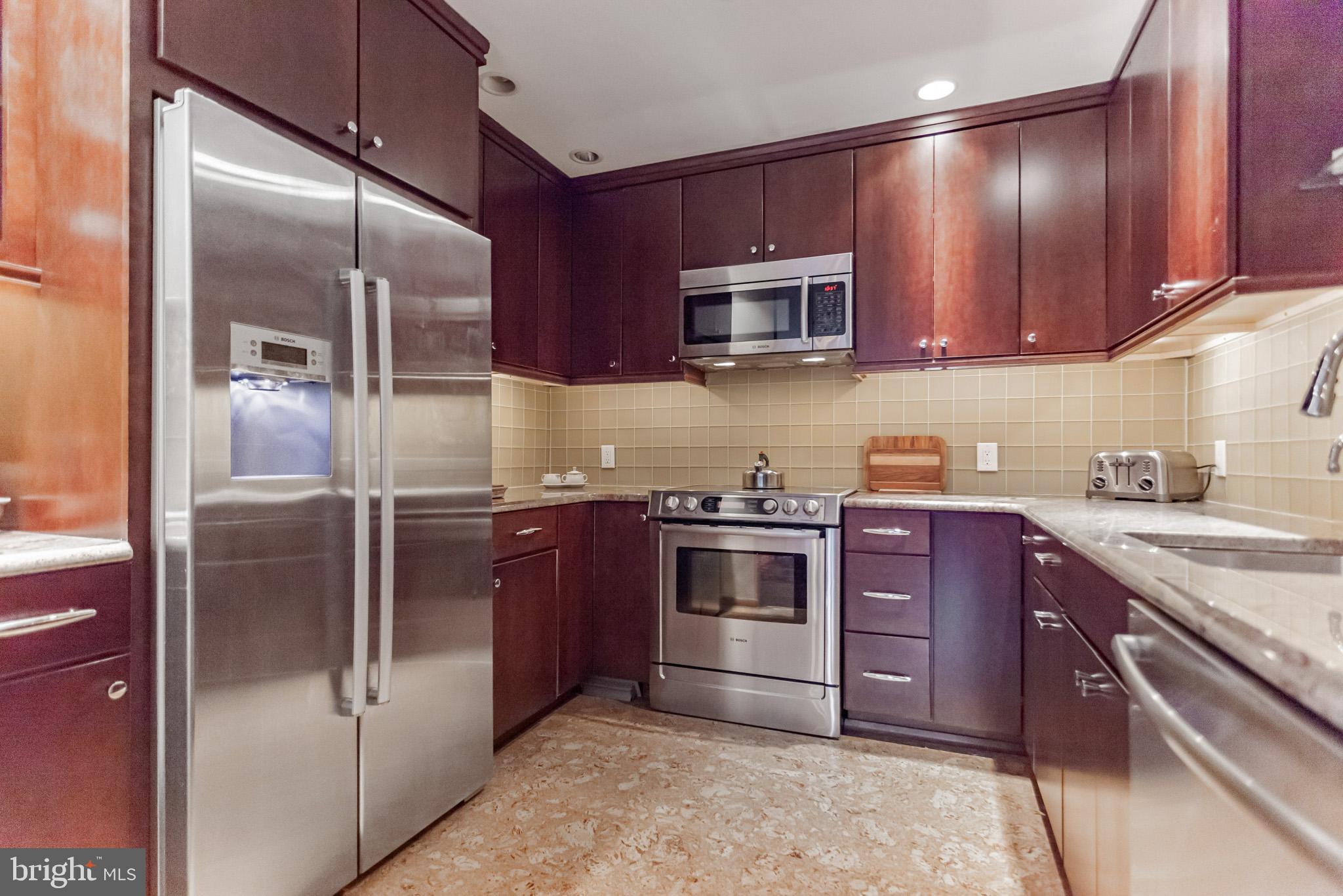 QUEEN VILLAGE - Residential Lease