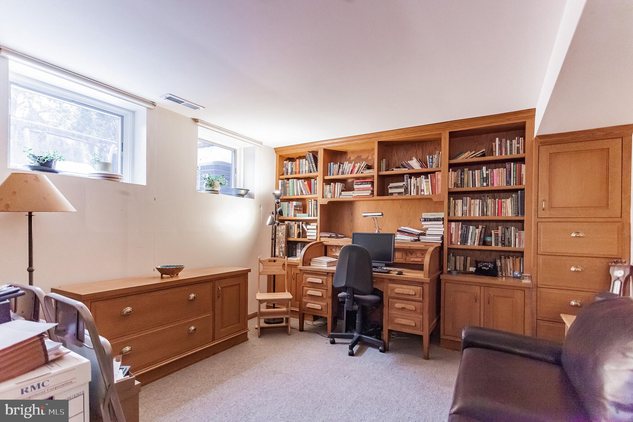 QUEEN VILLAGE - Residential Lease