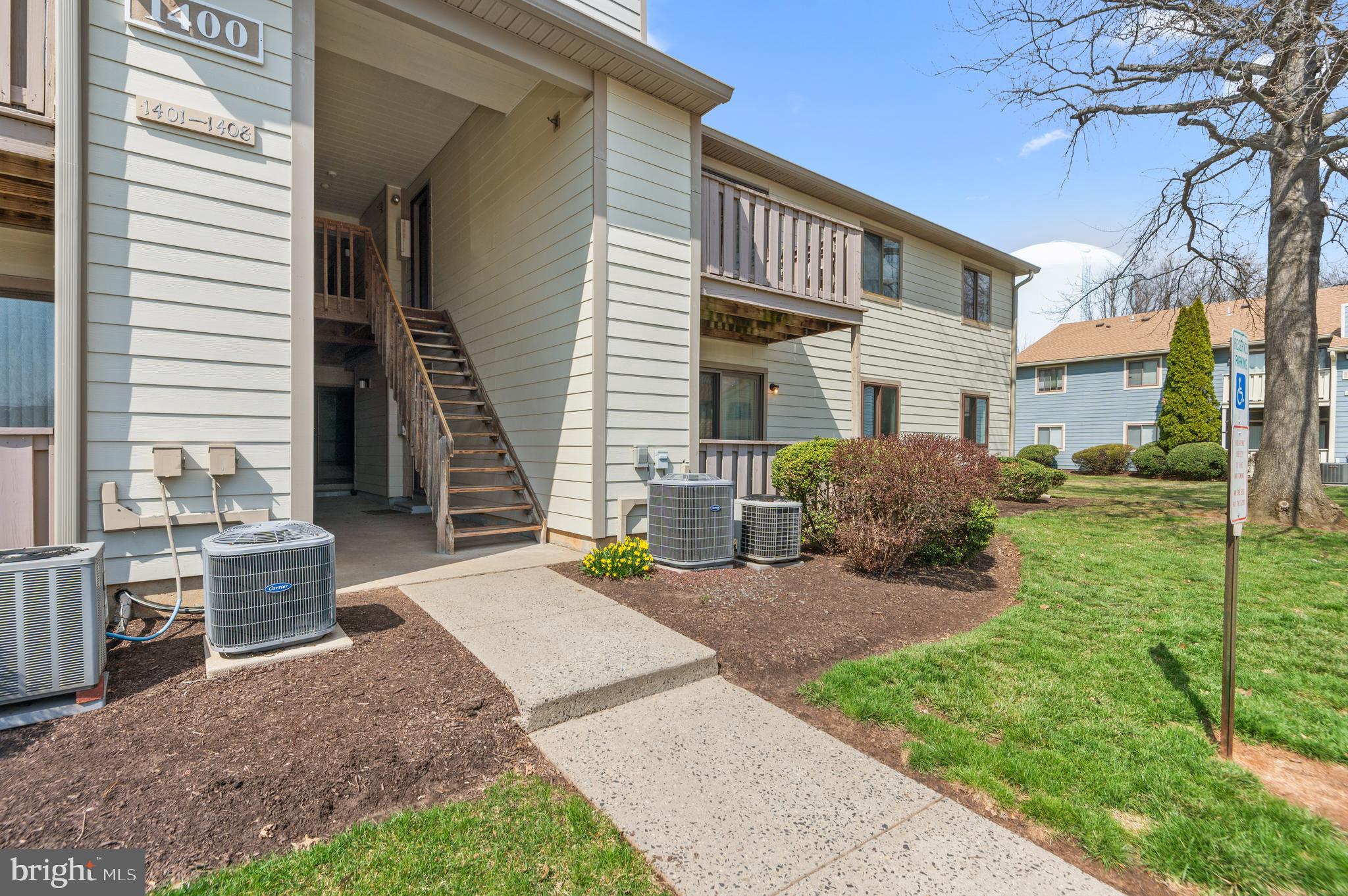 WOOD HOLLOW - Residential