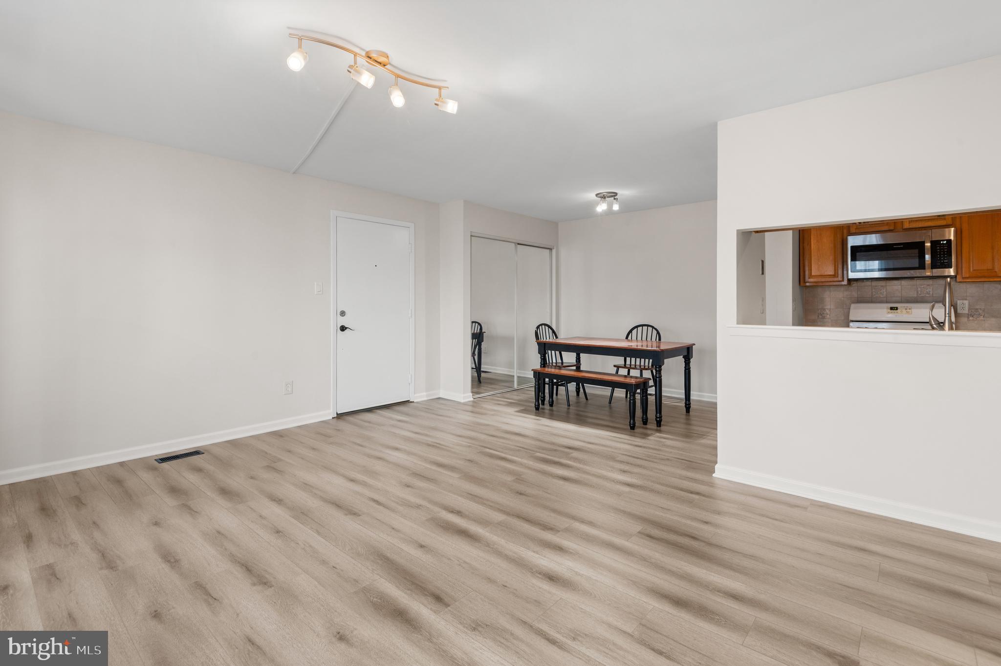 WOOD HOLLOW - Residential