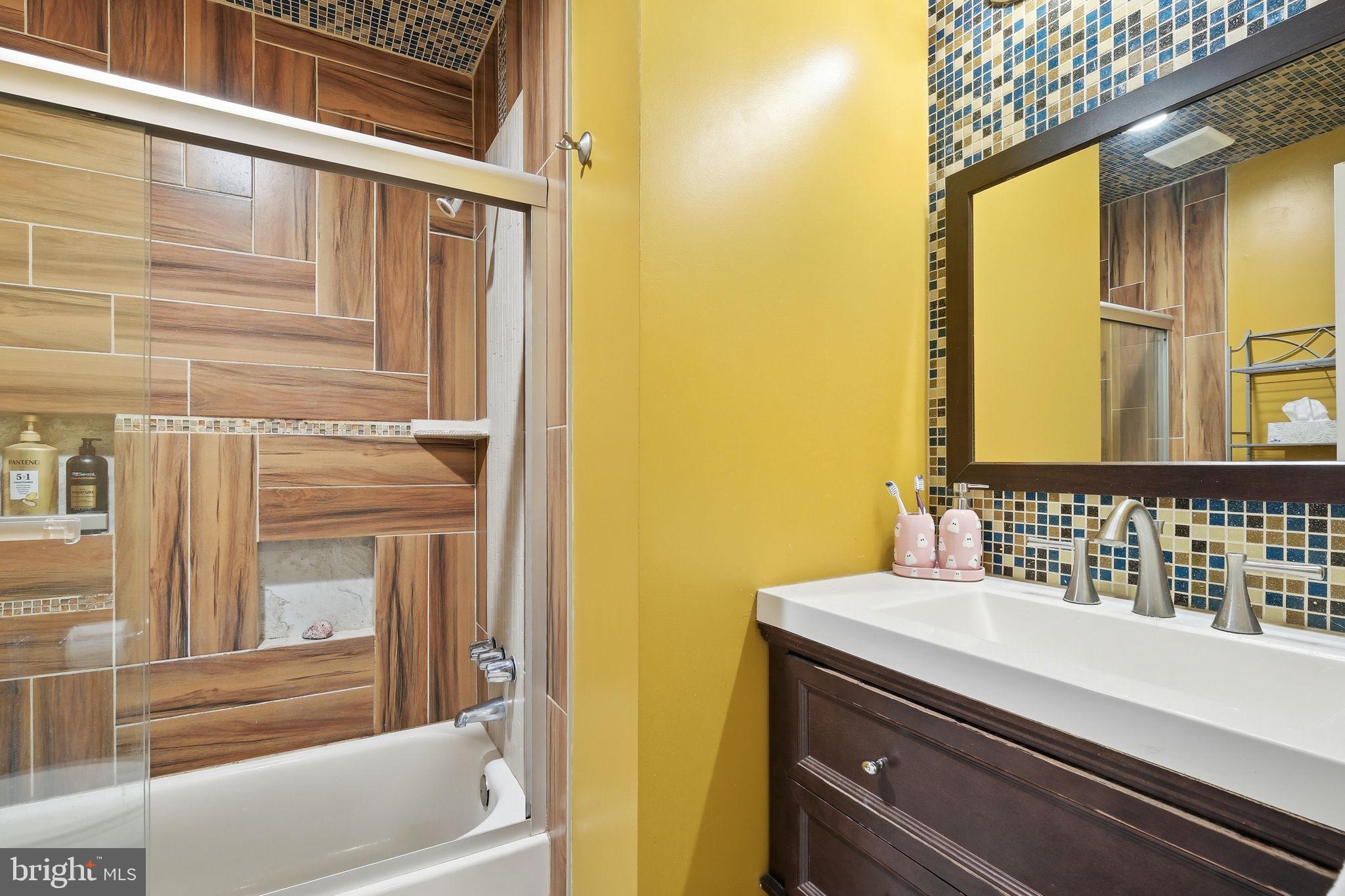 GUNNERS LAKE VILLAGE - Residential