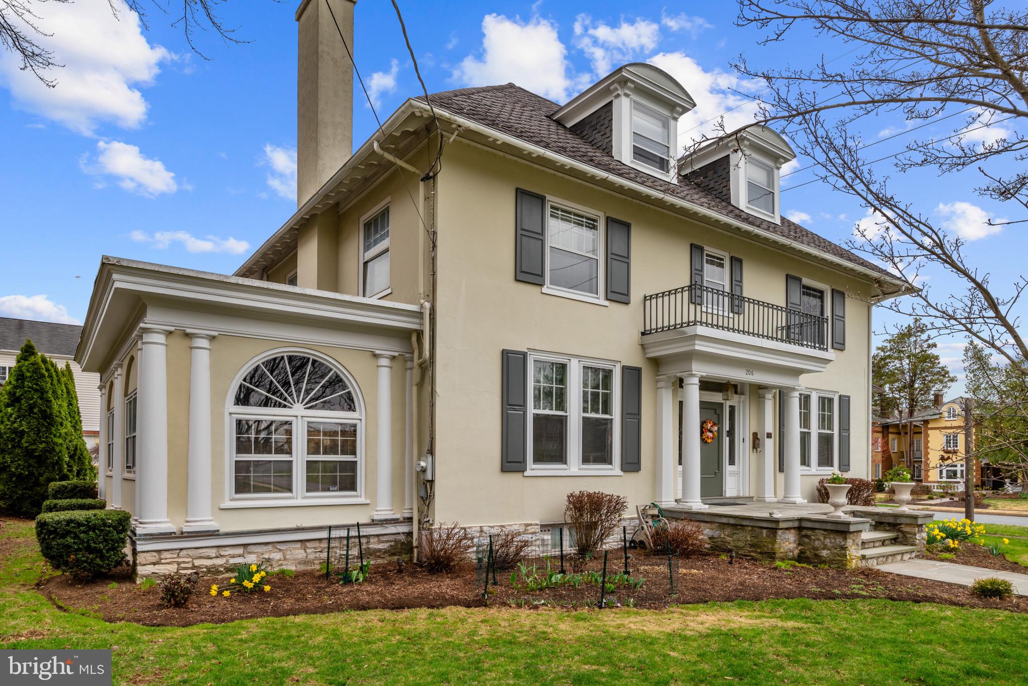 206 E GRANADA AVENUE