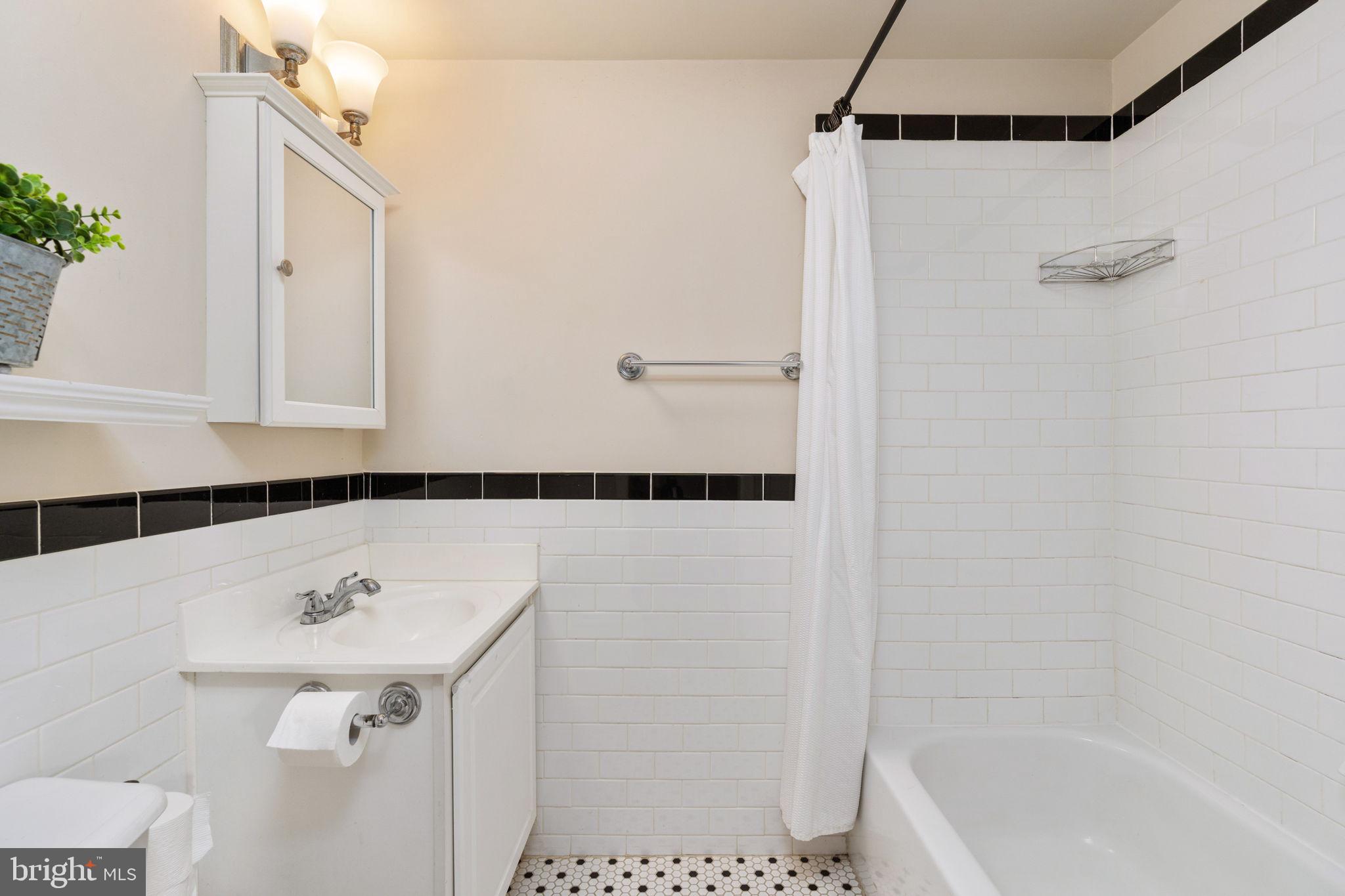 WESTWOOD COMMONS - Residential Lease