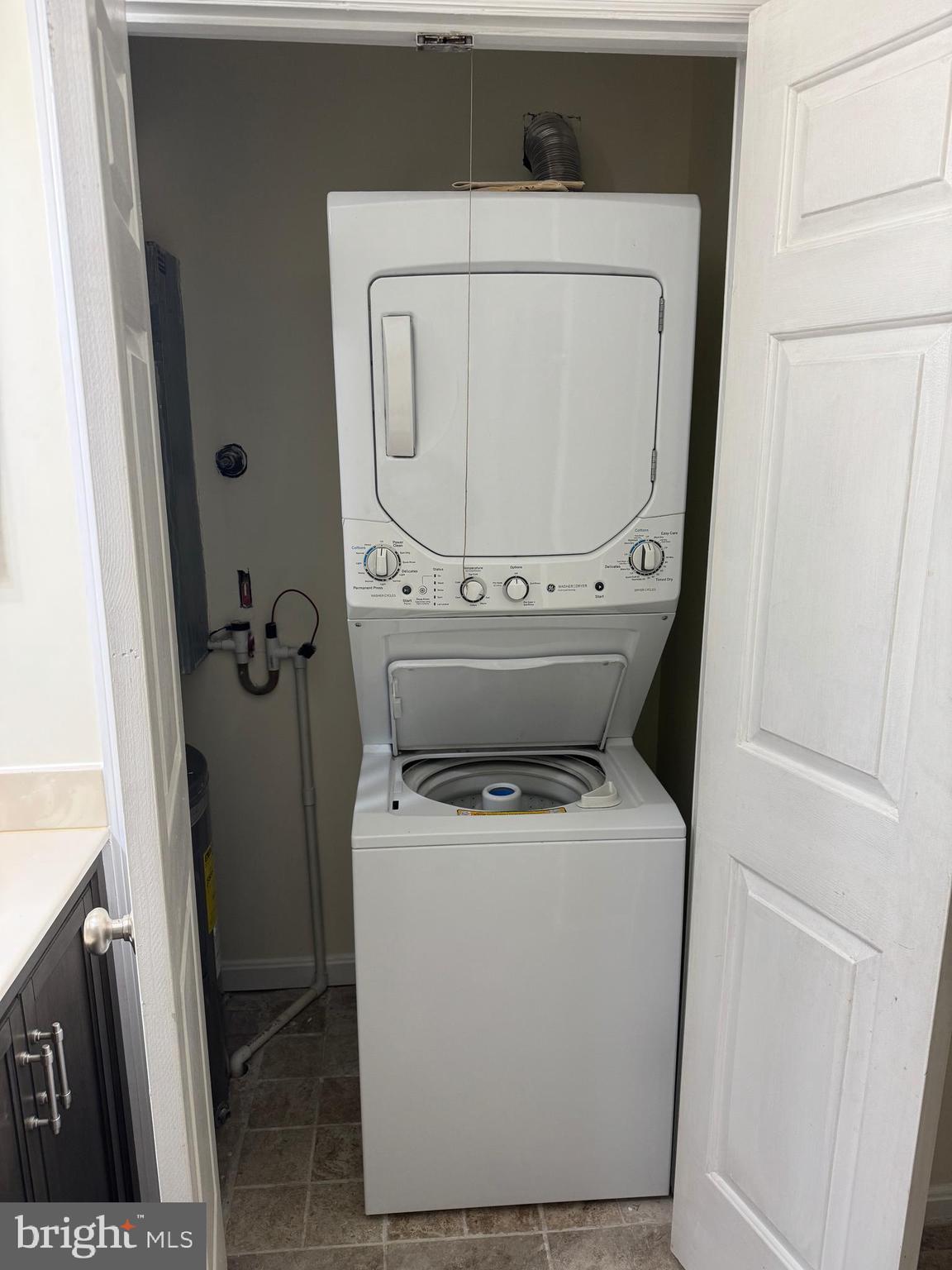 BRISTOL HOUSE - Residential Lease