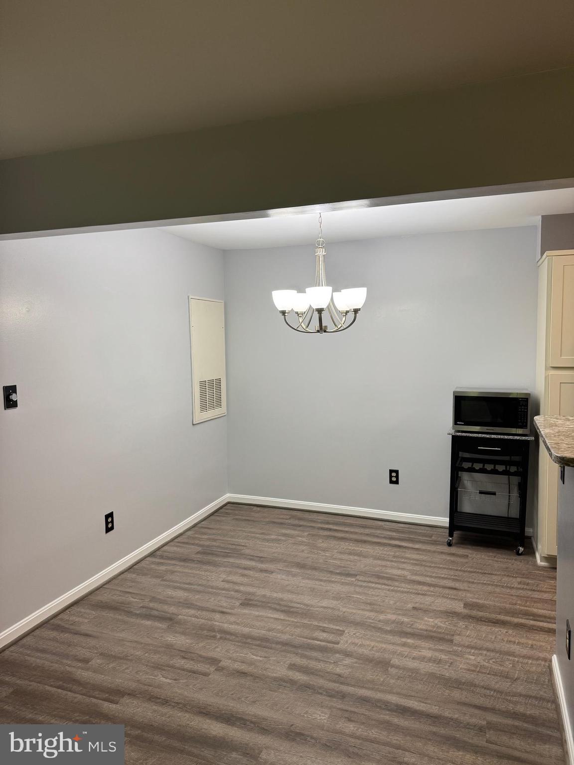 BRISTOL HOUSE - Residential Lease