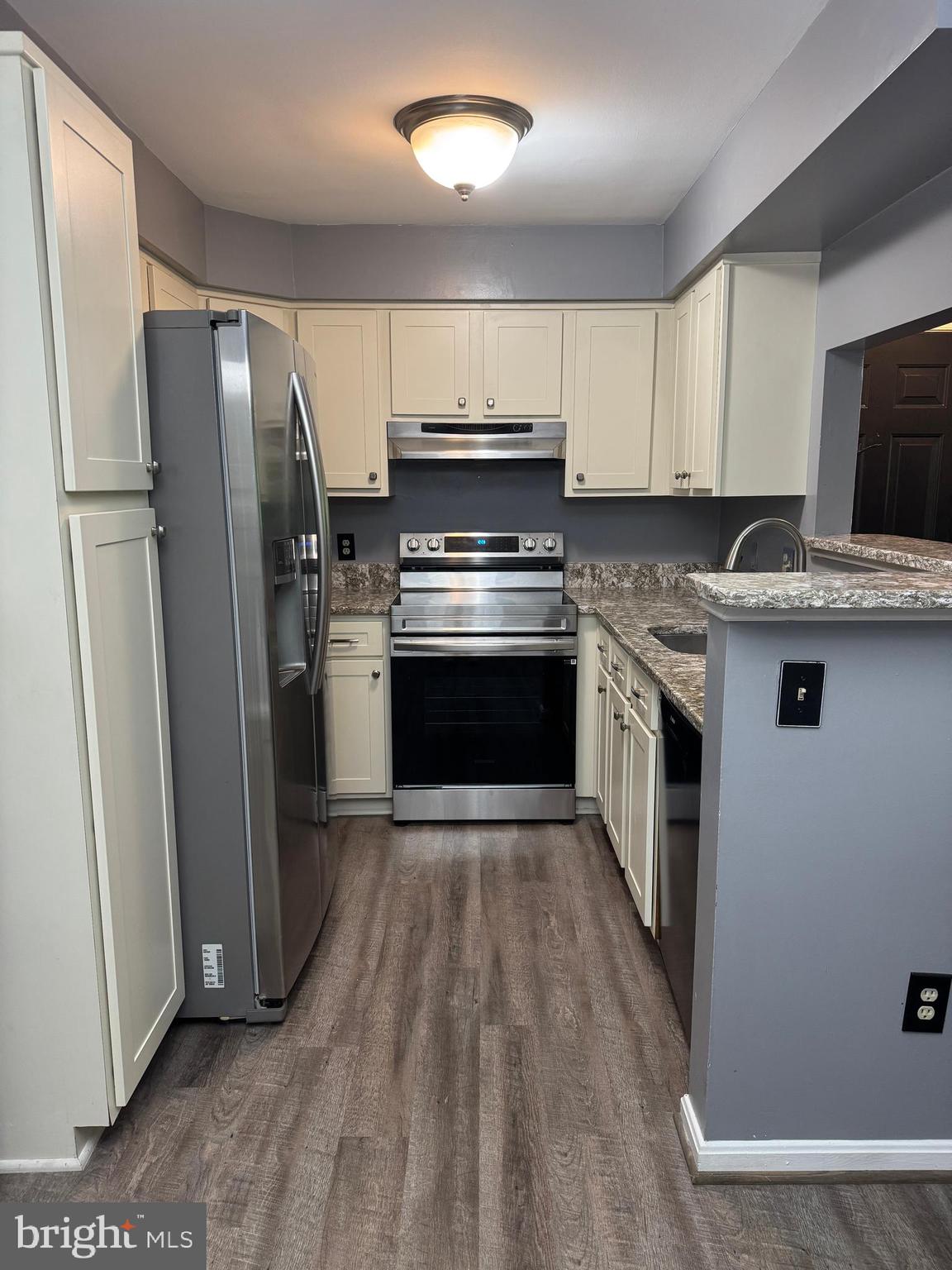 BRISTOL HOUSE - Residential Lease