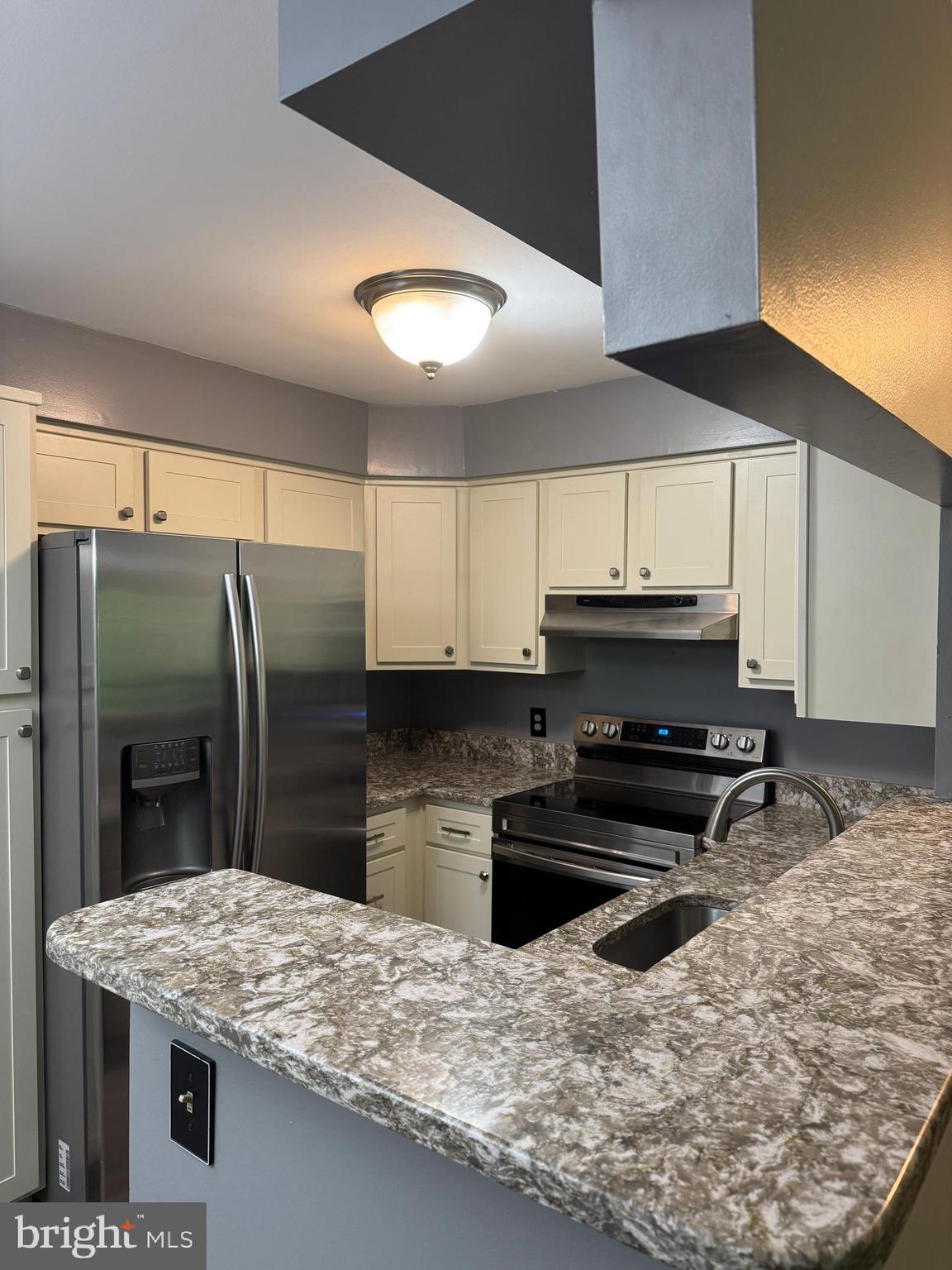 BRISTOL HOUSE - Residential Lease