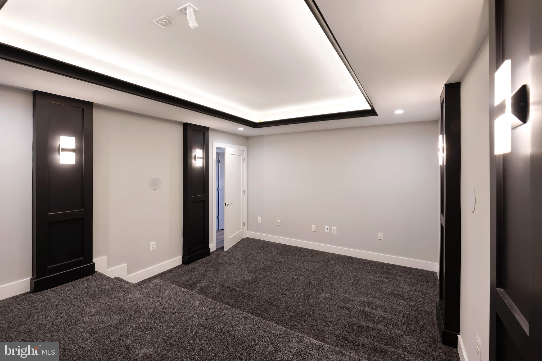 VIENNA WOODS - Residential