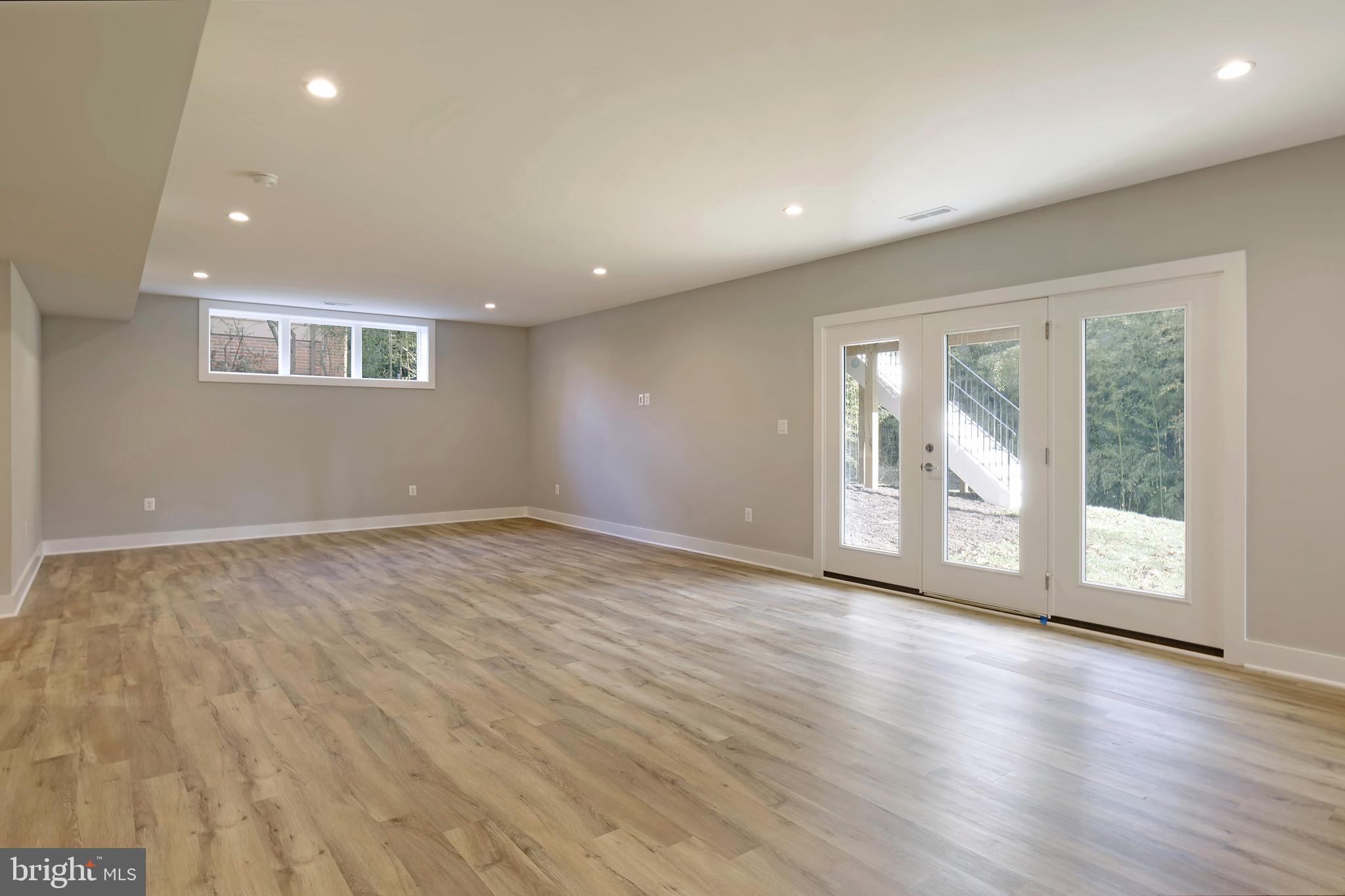 VIENNA WOODS - Residential