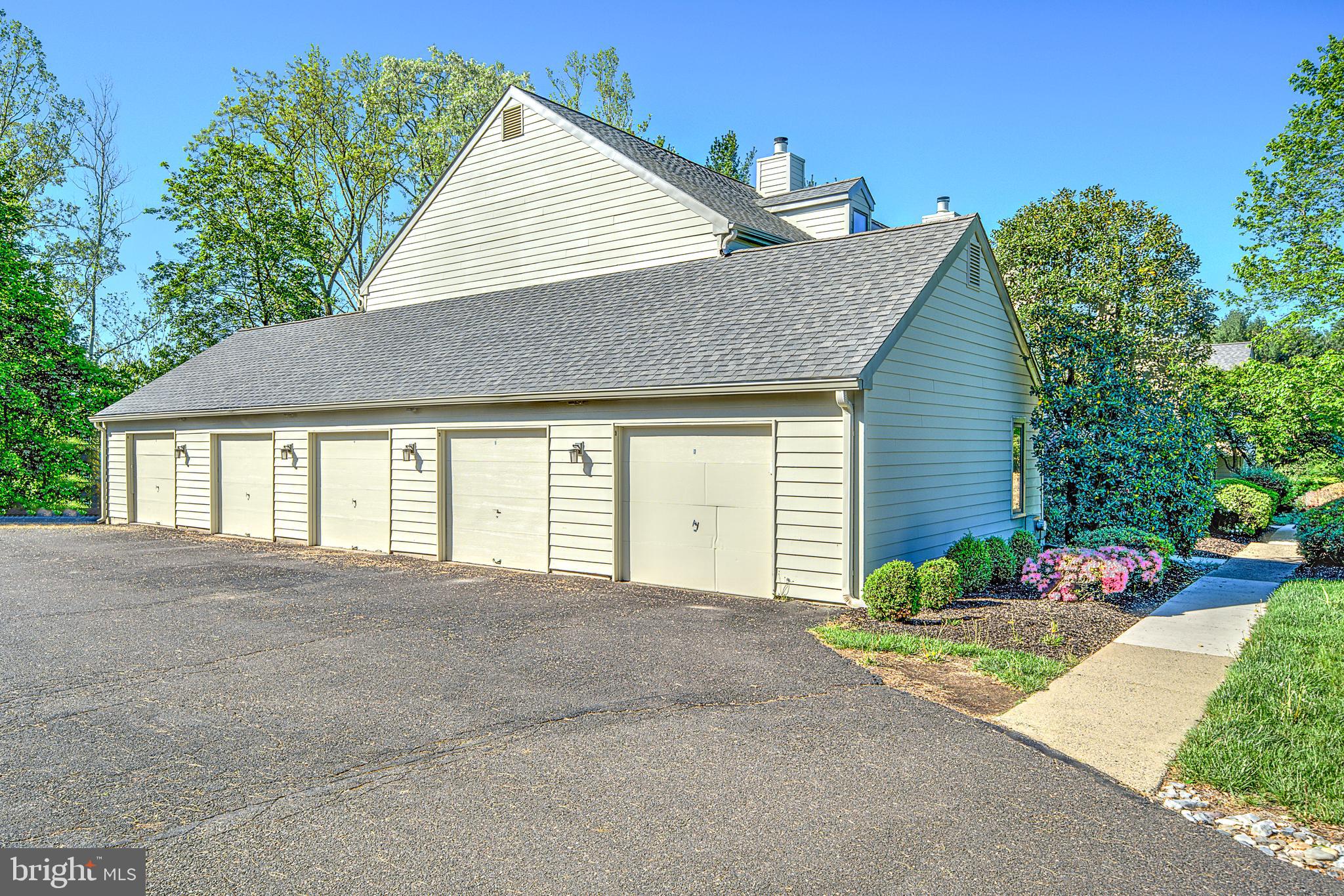 INGHAM MEWS - Residential Lease