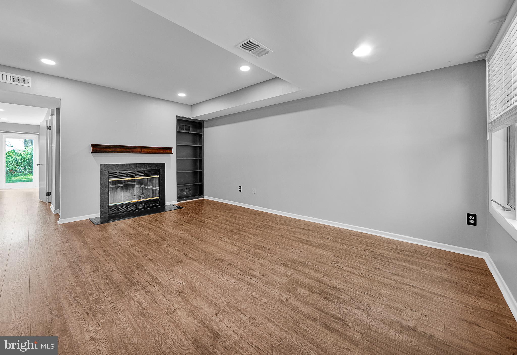 INGHAM MEWS - Residential Lease