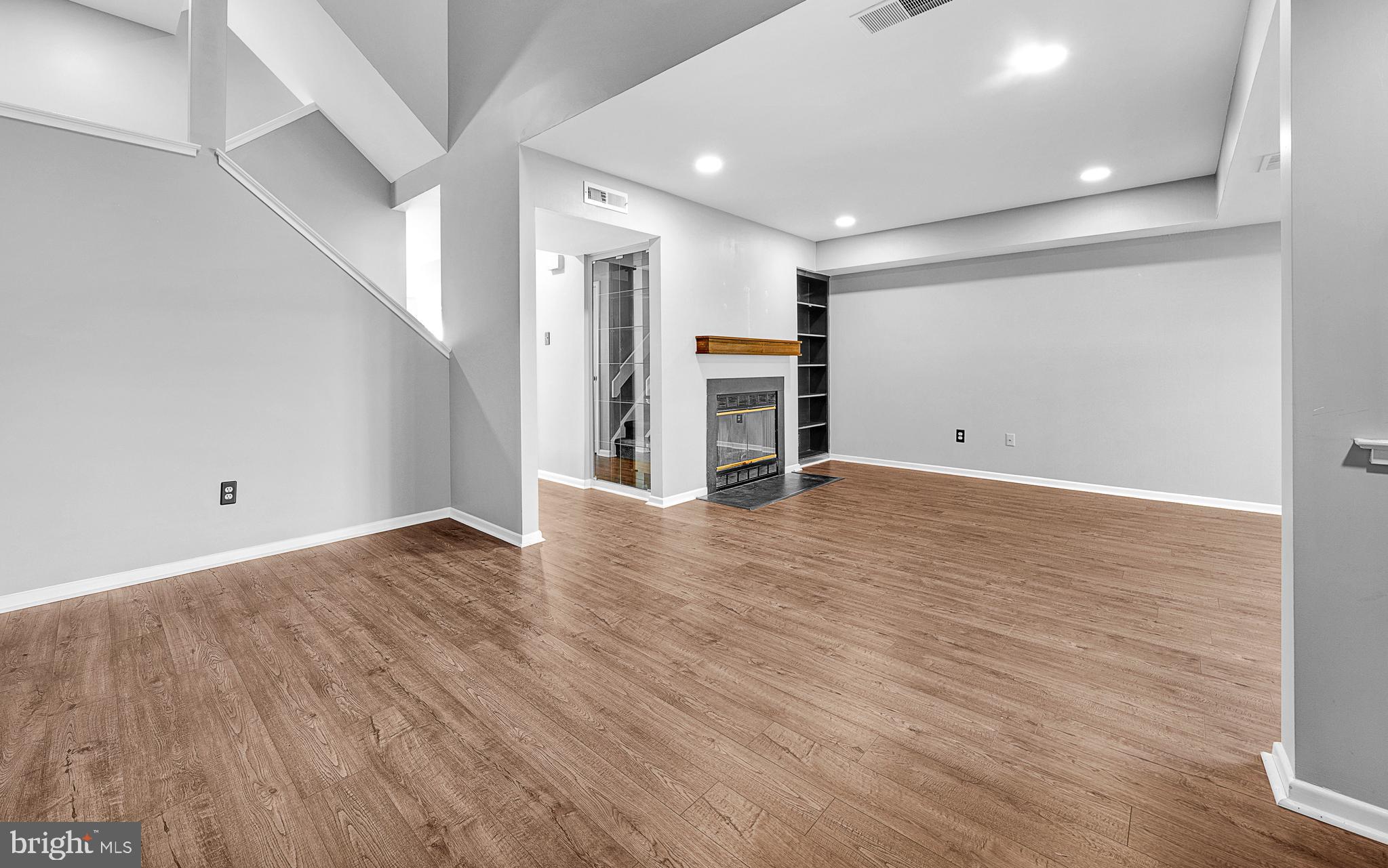 INGHAM MEWS - Residential Lease