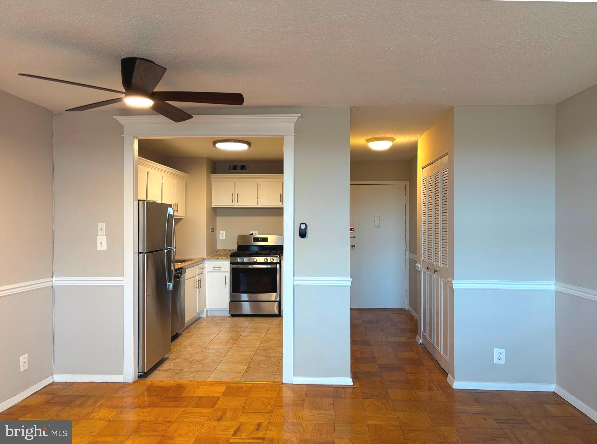 CIRCLE CONDOMINIUMS - Residential